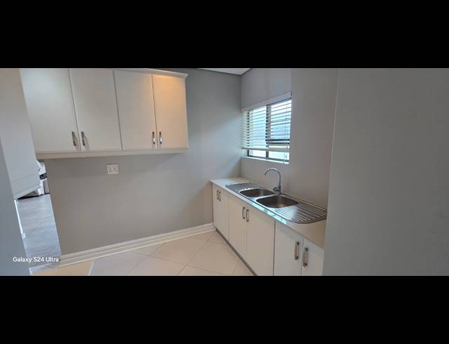 4 BEDROOM HOUSE TO LET IN MEER EN SEE